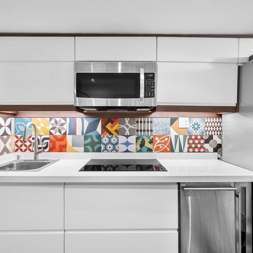 Coffee nook chic: Modern area with bold art & minimalist design.