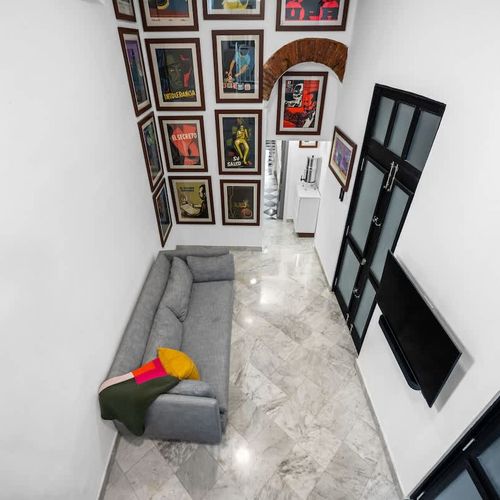 Lively decor: Adding personality and warmth to the space.