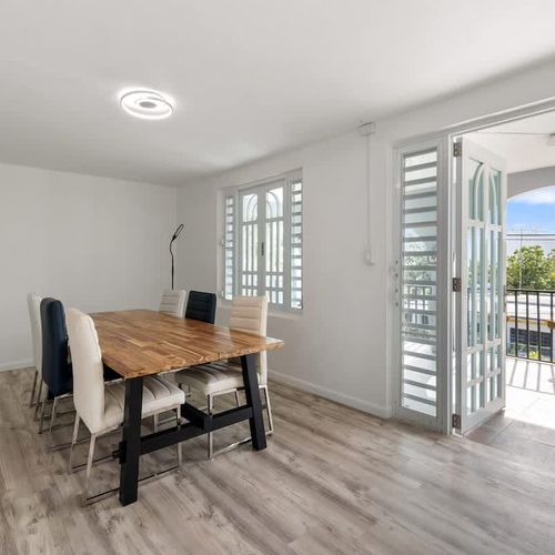 A fluid layout, great for conversation and gathering with loved ones.