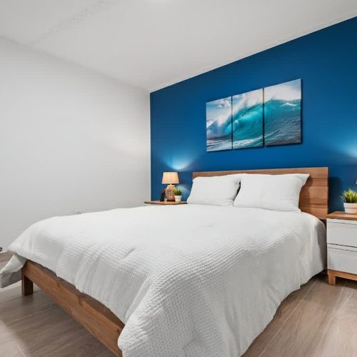 Ocean vibes right in your room! Enjoy the relaxing atmosphere.