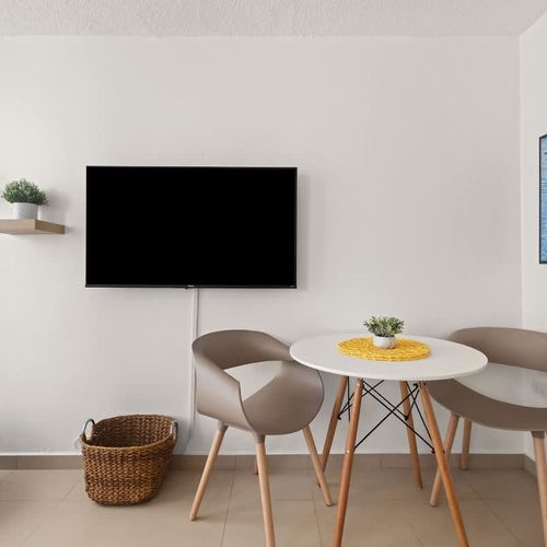 Satisfy your cravings while staying entertained.