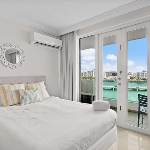 magine opening your eyes to the stunning turquoise waters just beyond your private balcony. This cozy bedroom features a comfortable queen bed and direct access to mesmerizing views, ensuring a truly unforgettable start to your day