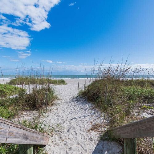 Located 50 steps from Orlando's closest beach – don't forget the frisbee, sunscreen and your favorite book!