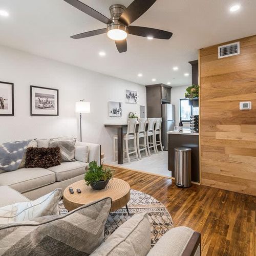 Welcome to 400 South, the newest and nicest "aparthotel" in Cocoa Beach!  This bright, open-concept unit is the perfect landing spot for couples, families and friends to explore the sandy beaches, local attractions, and the famed Space Coast. If you're co