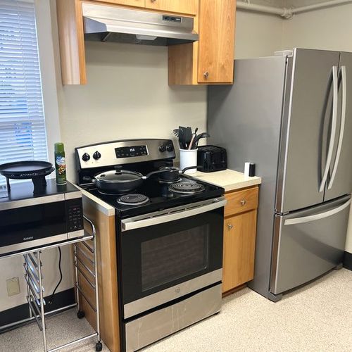 Shared, fully equipped kitchen