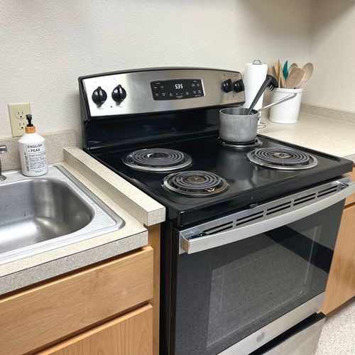 Shared, fully equipped kitchen