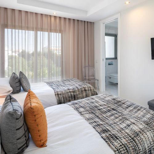 Twin Bedroom