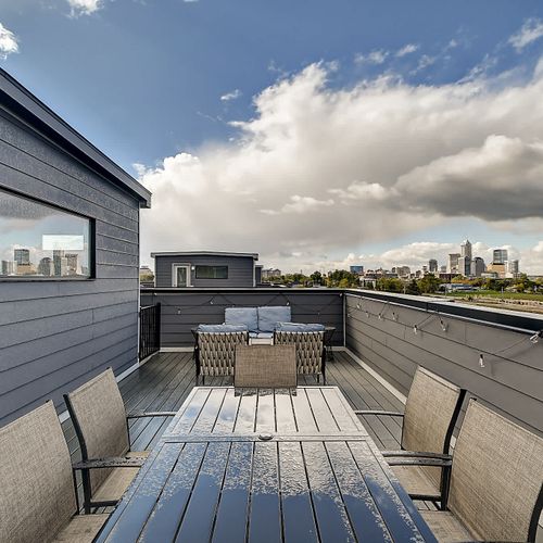 Enjoy your rooftop deck and accompanying wet bar with city views!