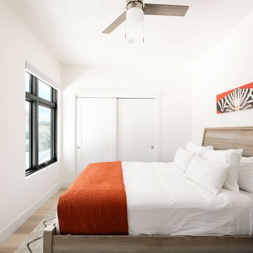 Queen bed in bedroom 2