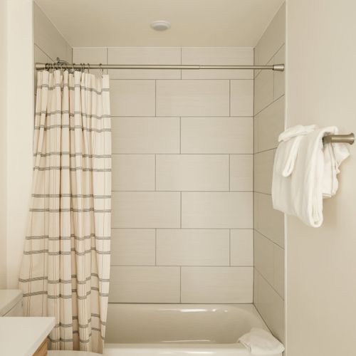 Full bathroom 2 with tub/shower combo