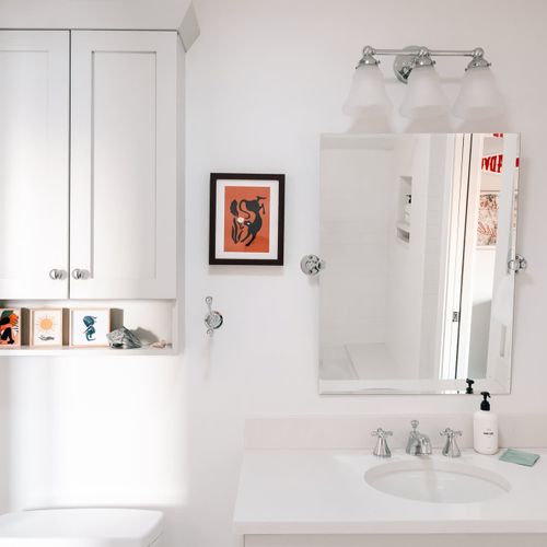 Jack and jill bathroom between bedrooms 2 and 3