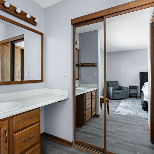 Attached to the master bedroom, we have a vanity area to ensure you have ample space to get ready for your next night out!