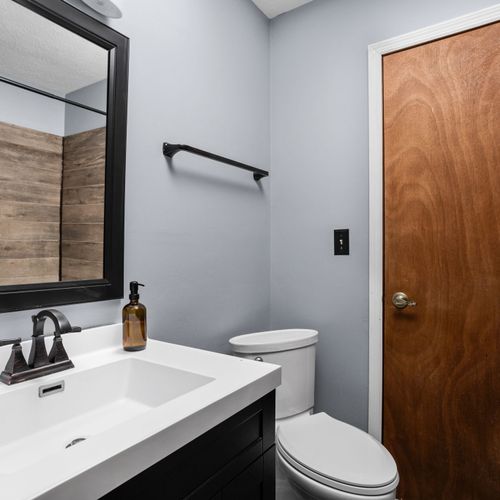 The master bathroom complete with soap and hand towels to be comforted during your stay!