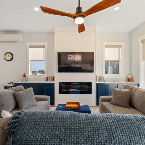 Views, a fireplace and comfy seating - perfect for a beach getaway!