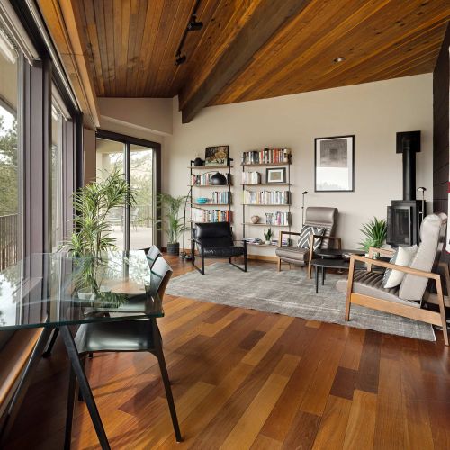 Living area *Gas fireplace not available for use*