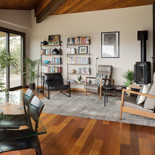 Secondary living area *Gas fireplace not available for use*