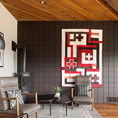 Living area *Gas fireplace not available for use*