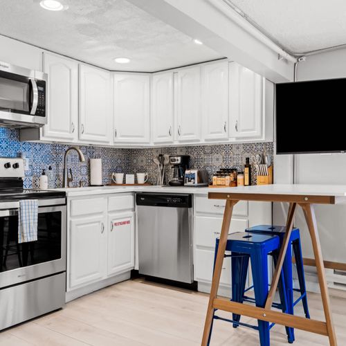 Full kitchen with dining area for 2