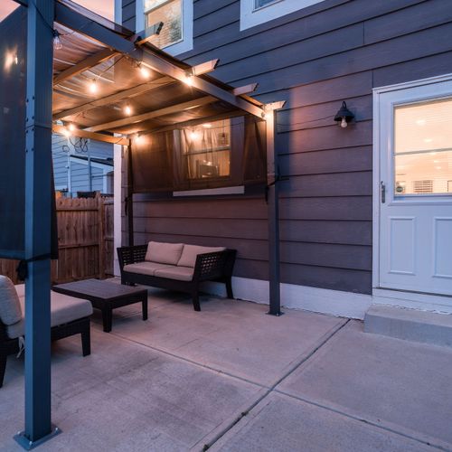 Backyard: Spacious fenced yard perfect for playful pups and sunny afternoon BBQs! We offer outdoor seating, a fun outdoor ring toss game, and a grill for your convenience!