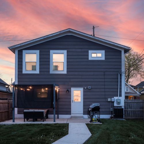 Backyard: Spacious fenced yard perfect for playful pups and sunny afternoon BBQs! We offer outdoor seating, a fun outdoor ring toss game, and a grill for your convenience!