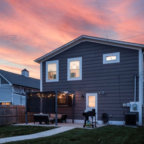 Backyard: Spacious fenced yard perfect for playful pups and sunny afternoon BBQs! We offer outdoor seating, a fun outdoor ring toss game, and a grill for your convenience!