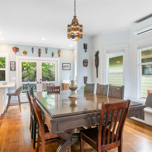 Large dining table just off the kitchen