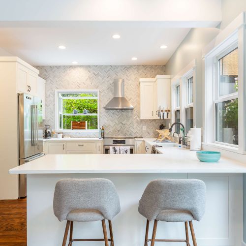 Breakfast bar in the kitchen