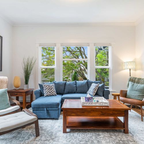 Large living room with plenty of seating