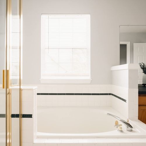 Soaking tub in en suite bathroom