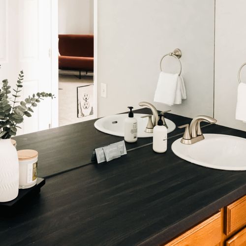 Full bathroom attached to the primary bedroom