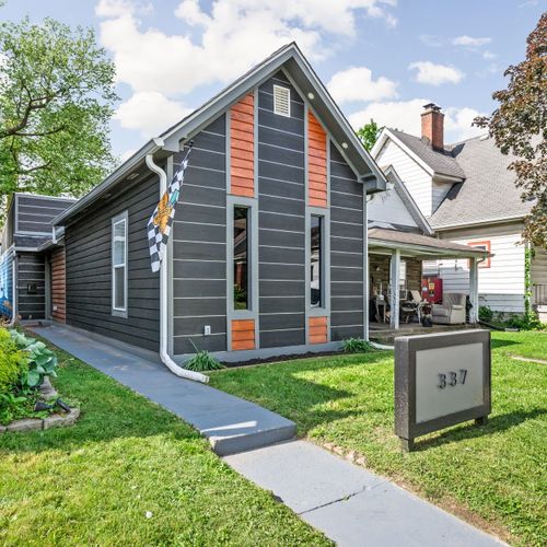 Welcome to your getaway! Featuring modern design, and an Indianapolis Motor Speedway flag!