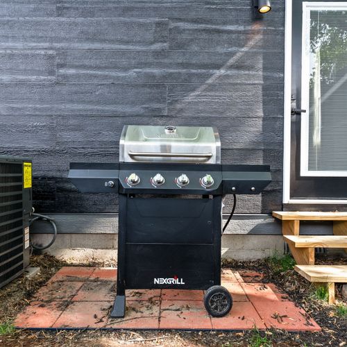 Grill’s fired up and ready — complete with a propane tank for easy cooking.