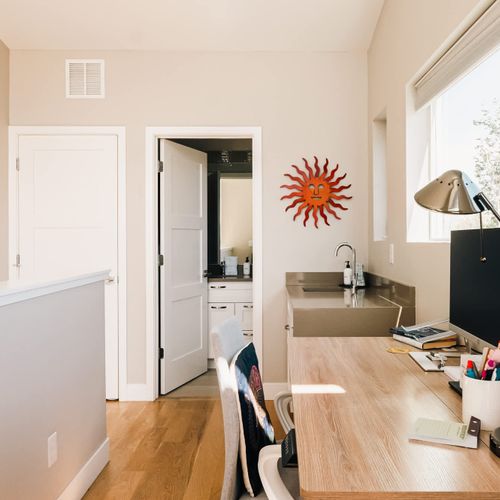 Workspace with a monitor on the top level