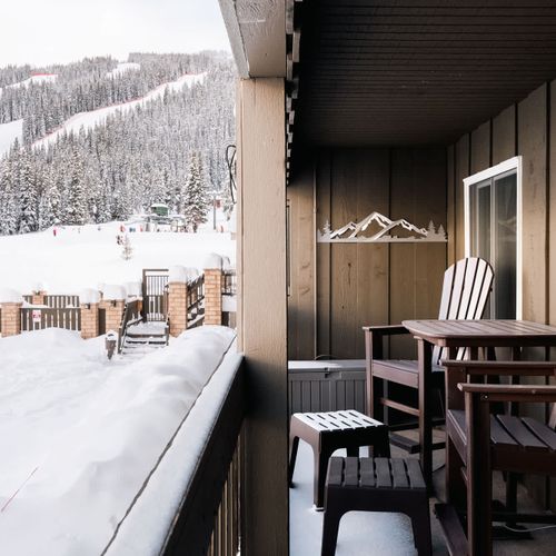 Balcony with seating