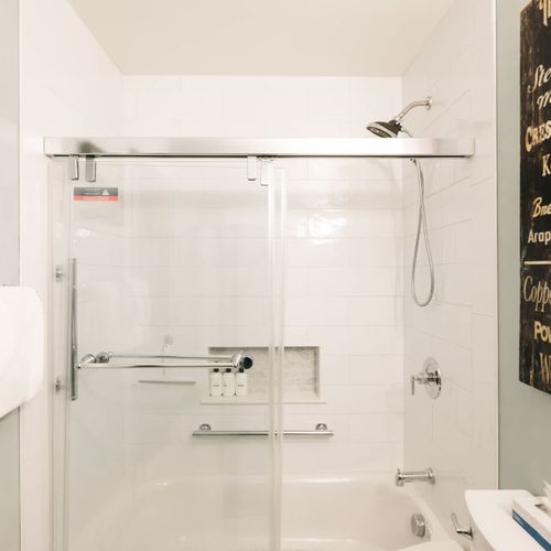 Tub/shower combo in full bathroom 2