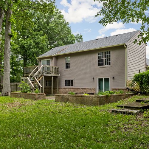 Backyard views: We have an entrance to the backyard off of the lower level living area, perfect for relaxing and enjoying the summer vibes!