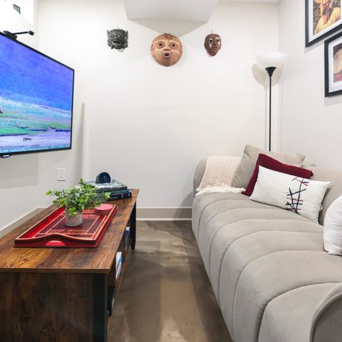 Living area with Smart TV and board games