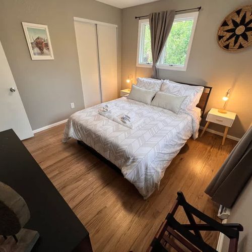 Bedroom with queen bed