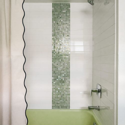 Shower/tub combo in the basement bathroom