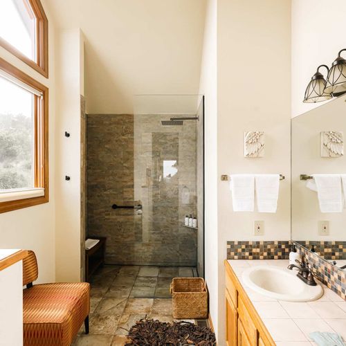 Primary bathroom - Full, en-suite bathroom private to the primary bedroom