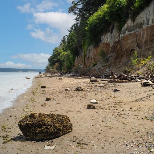 Just a short walk to Baby Island Beach,