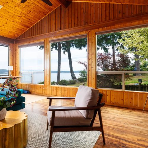Entryway living room looks toward the water. The furniture moves easily if you need to reconfigure.