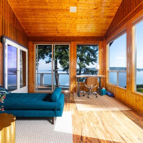 The entryway living area includes a desk. Open layout makes it easy to move between rooms without losing the view.