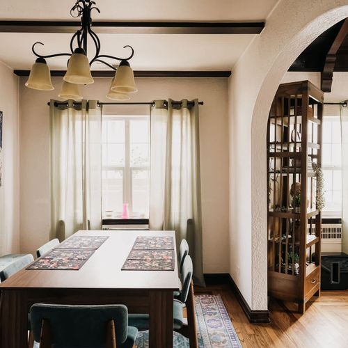 Dining area with extendable table