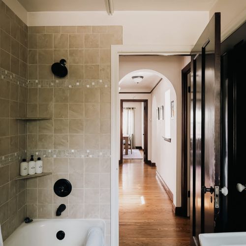 Upstairs bathroom with shower/tub combo