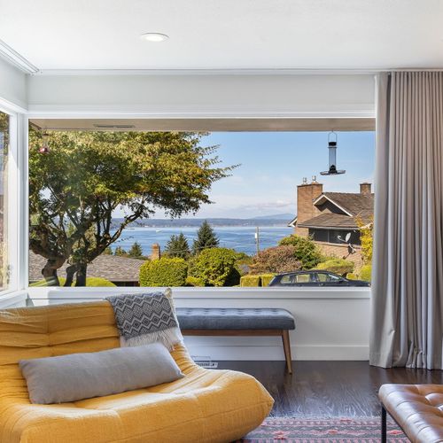 Sunlight, comfort, and stunning scenery from your seat.