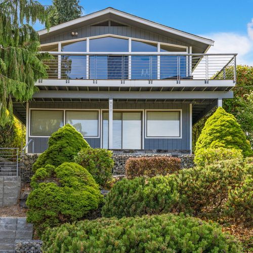 Welcome to your Queen Anne retreat—modern comfort just minutes from Seattle’s best.