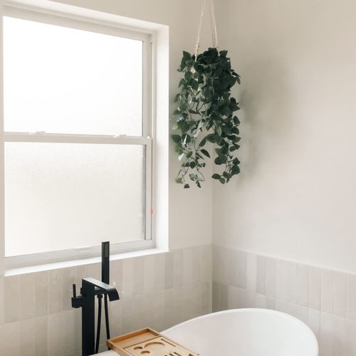 Full bathroom 1 with soaking tub