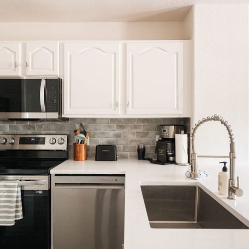 Kitchen with a convenient single basin sink