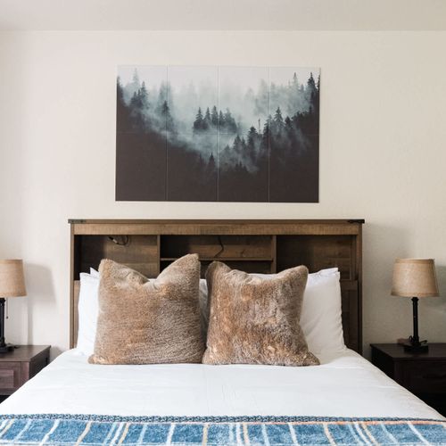 Queen bed in the primary bedroom